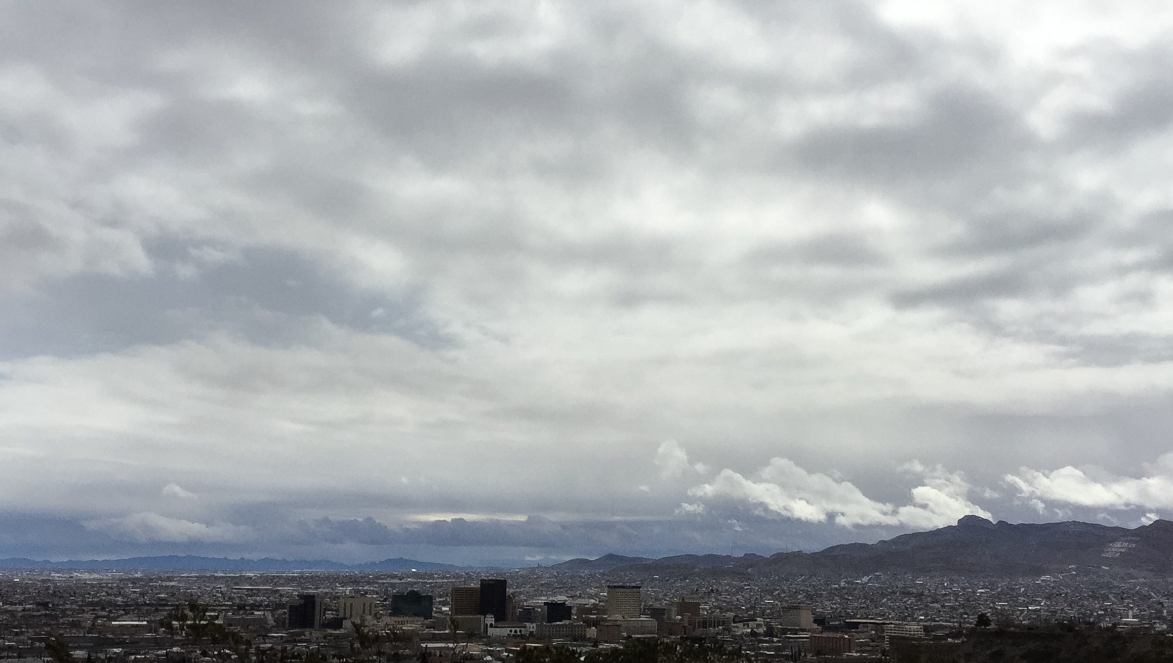 Thousands lose power as wind gusts hit El Paso