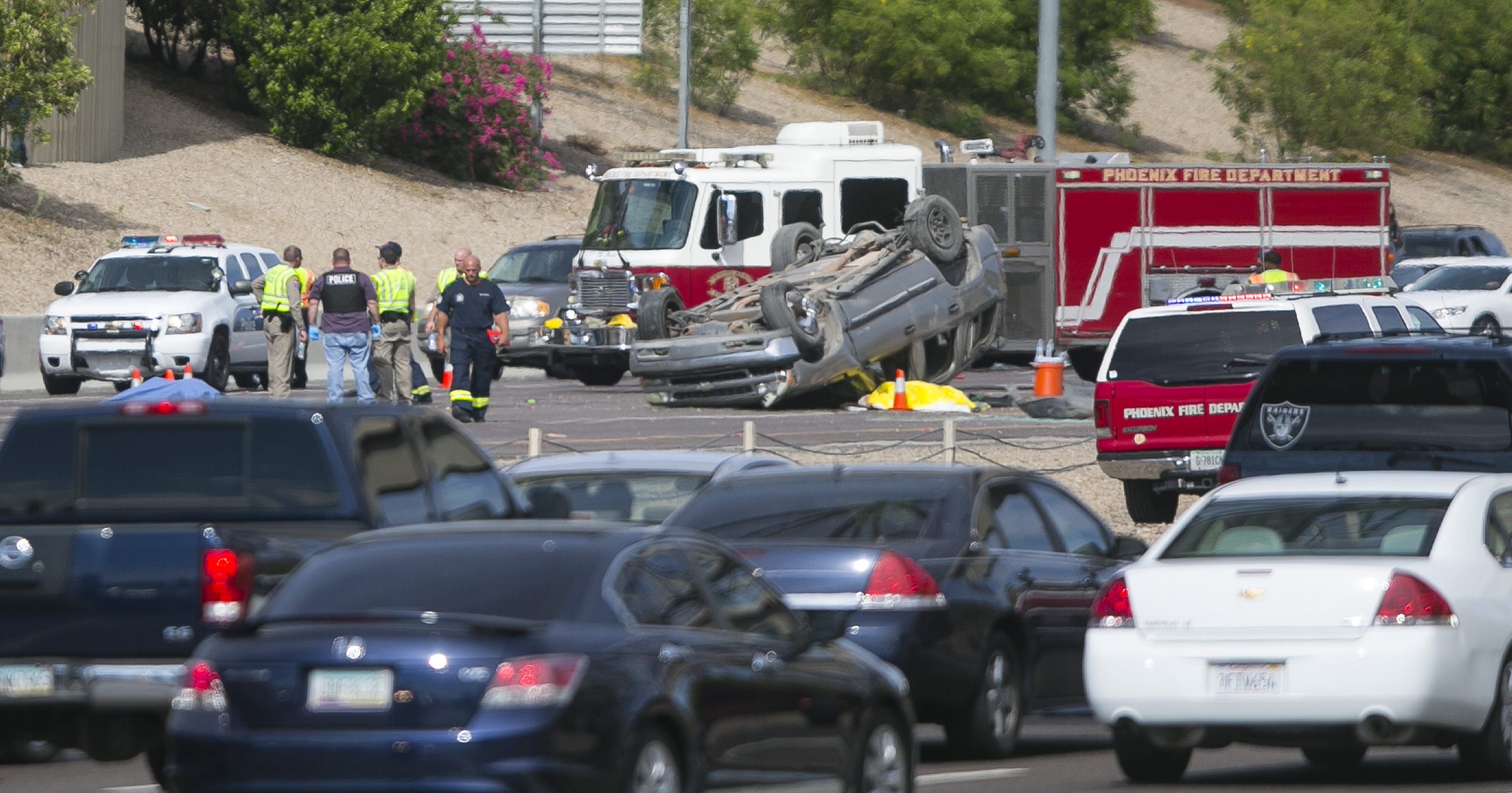Phoenix crash on Interstate 10 kills 2, injures 7