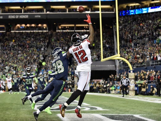 Falcons receiver Mohamed Sanu (12) makes a leaping