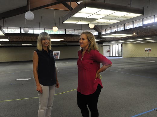 From left, Meryl Chase, vice president of the kidSTREAM