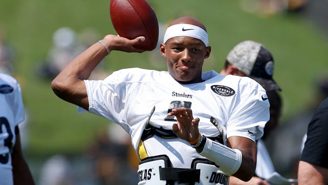 Pittsburgh Steelers quarterback Joshua Dobbs (5) goes through drills during practice at NFL football training camp in Latrobe, Pa., Sunday, July 30, 2017 . (AP Photo/Keith Srakocic)