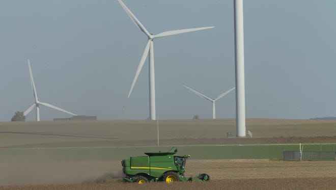 Soybeans are harvested in the Town of Taycheedah about eight miles north of Fond du Lac last week.