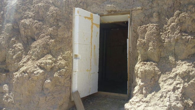 The stash cave is located in the Juárez sierra, within the limits of the Plutarco Elias Calles neighborhood.