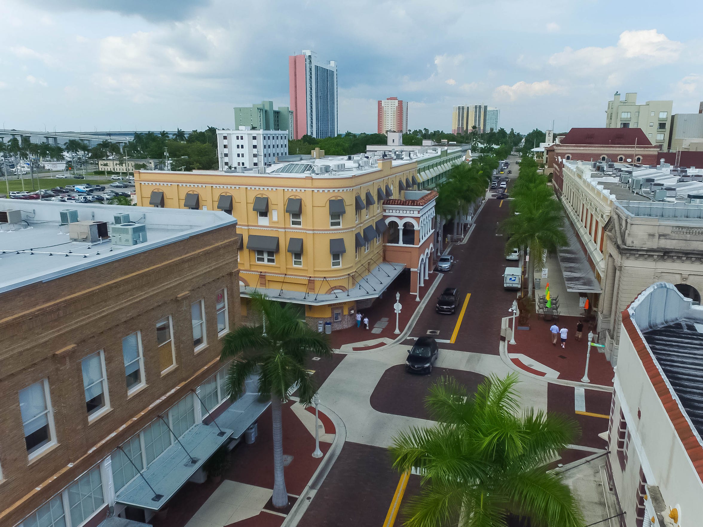 Who owns downtown Fort  Myers  Fewer players than you think