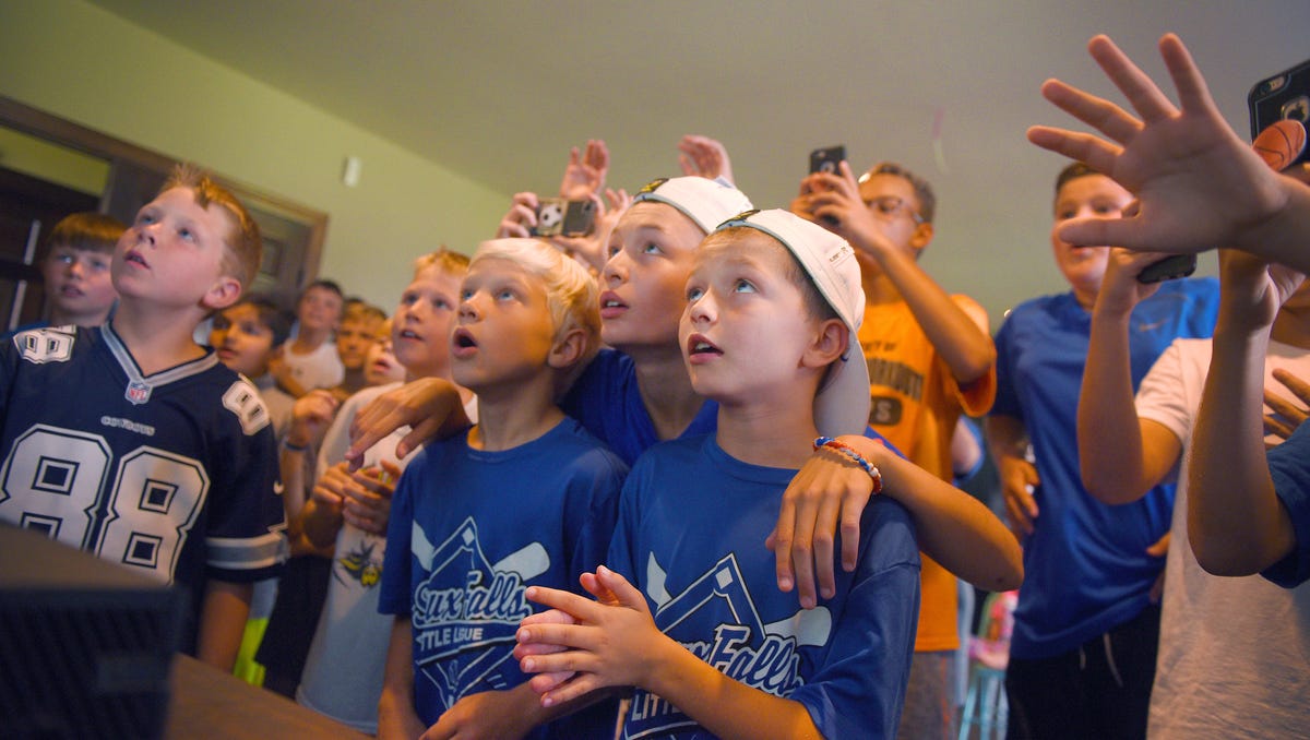 PHOTOS Little League Midwest Regional championship watch party