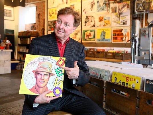 Devo singer apologizes for 9/11-themed wedding