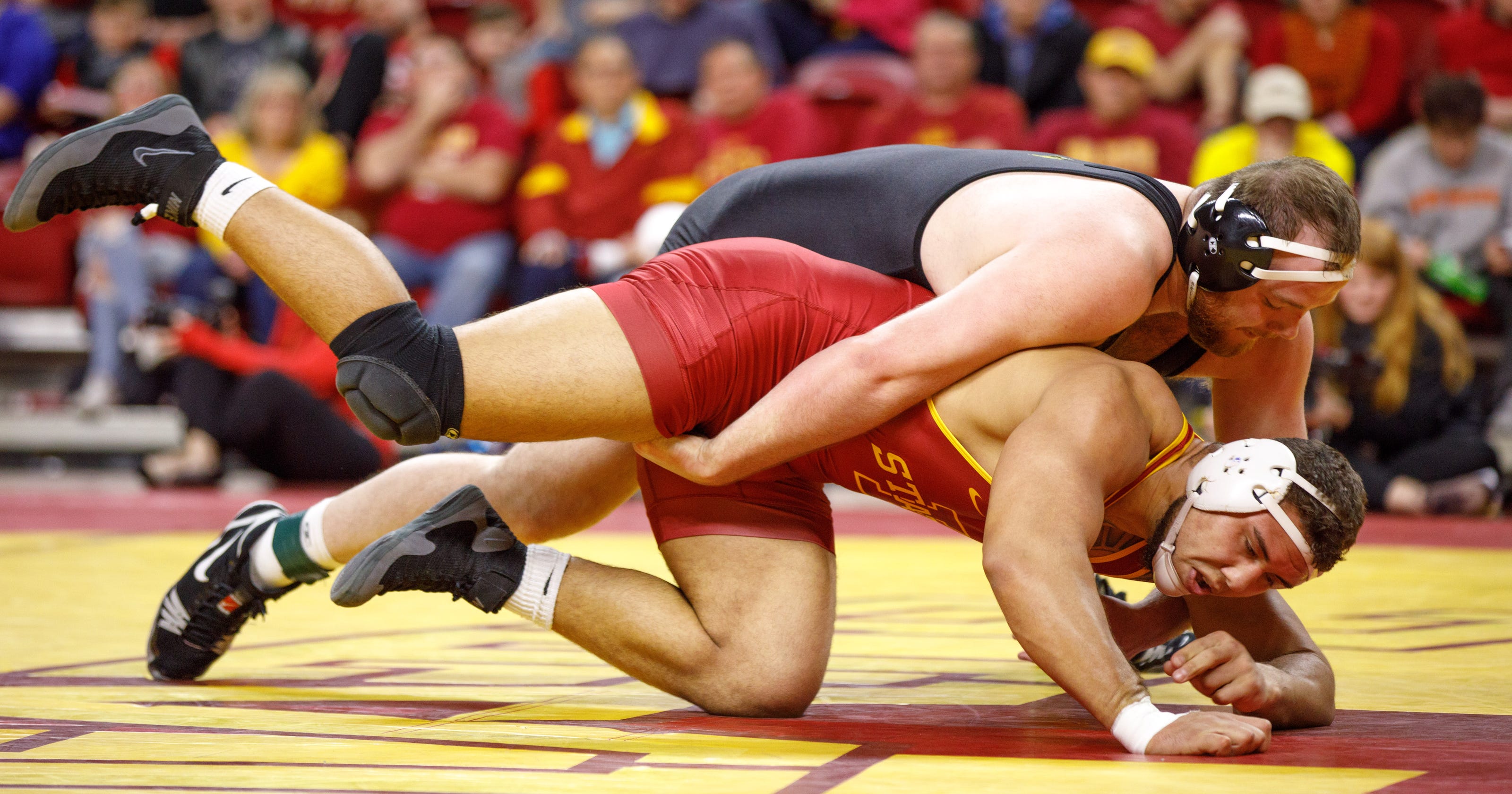 Iowa wrestling wins 14th straight dual over Iowa State