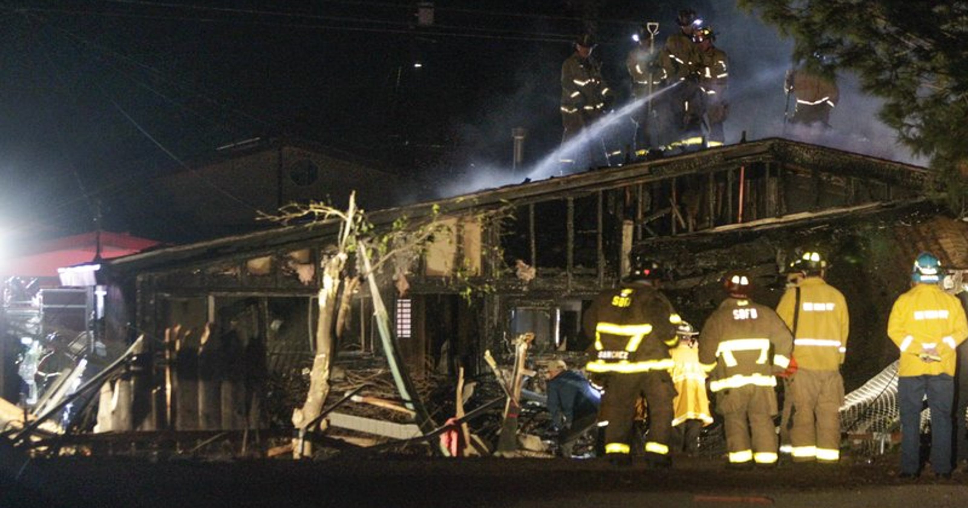 2-dead-after-small-plane-crashes-into-house-in-san-diego