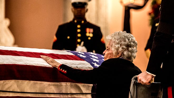 Widow Annie Glenn says goodbye to her husband, Sen. John Glenn as he lies in honor in the Statehouse rotunda.