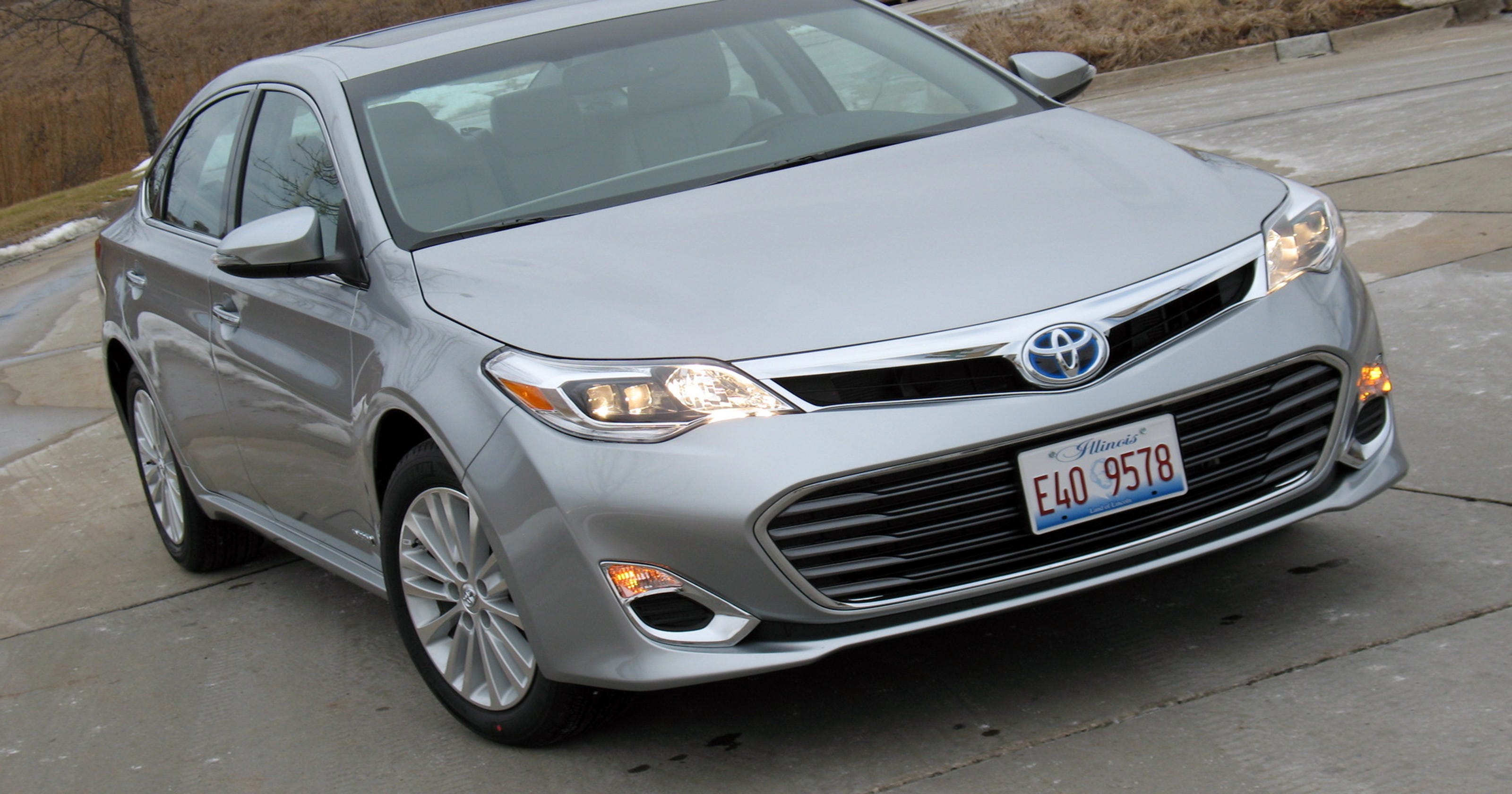 Economical Sophistication 2015 Toyota Avalon Hybrid sedan