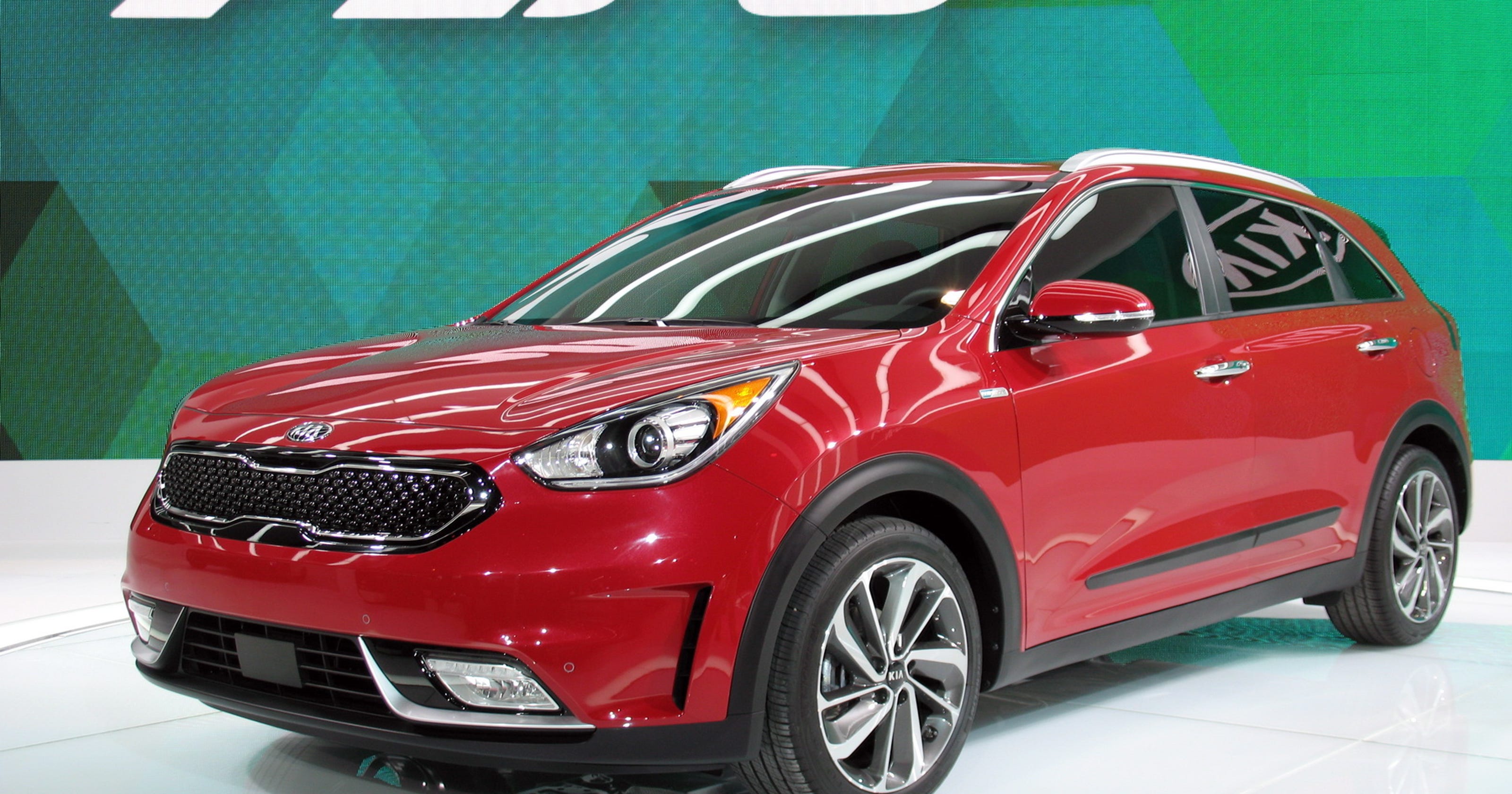 Auto Review 2017 Kia Niro Hybrid Utility Vehicle Is Clean Versatile 2017 Kia Niro Hybrid Utility Vehicle Is Clean And Versatile