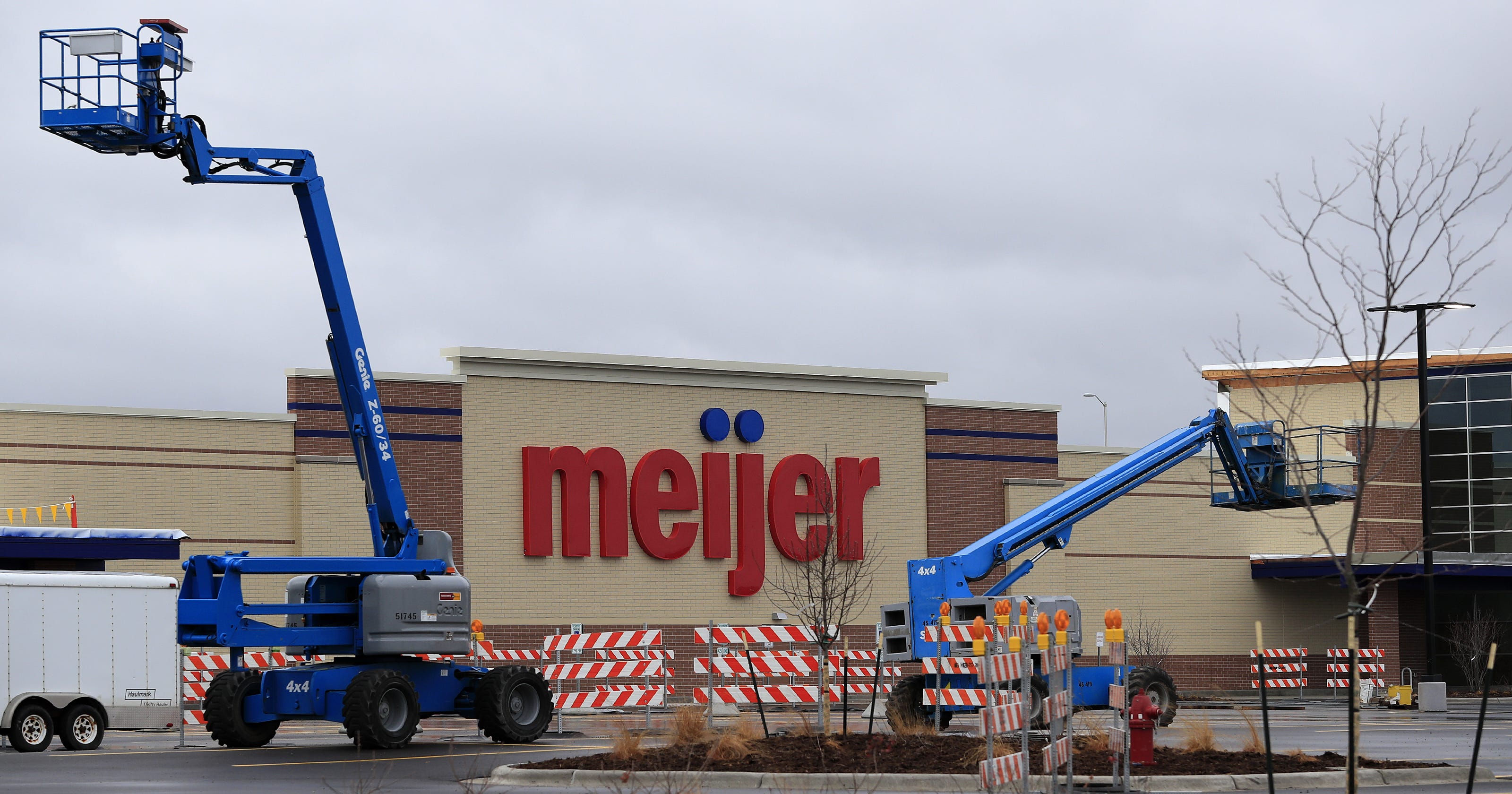 Meijer sets opening for Howard store