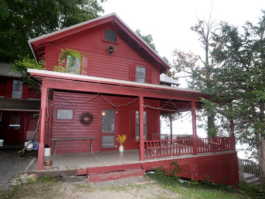 This Little Cottage On A Lake Is Listed At 1m