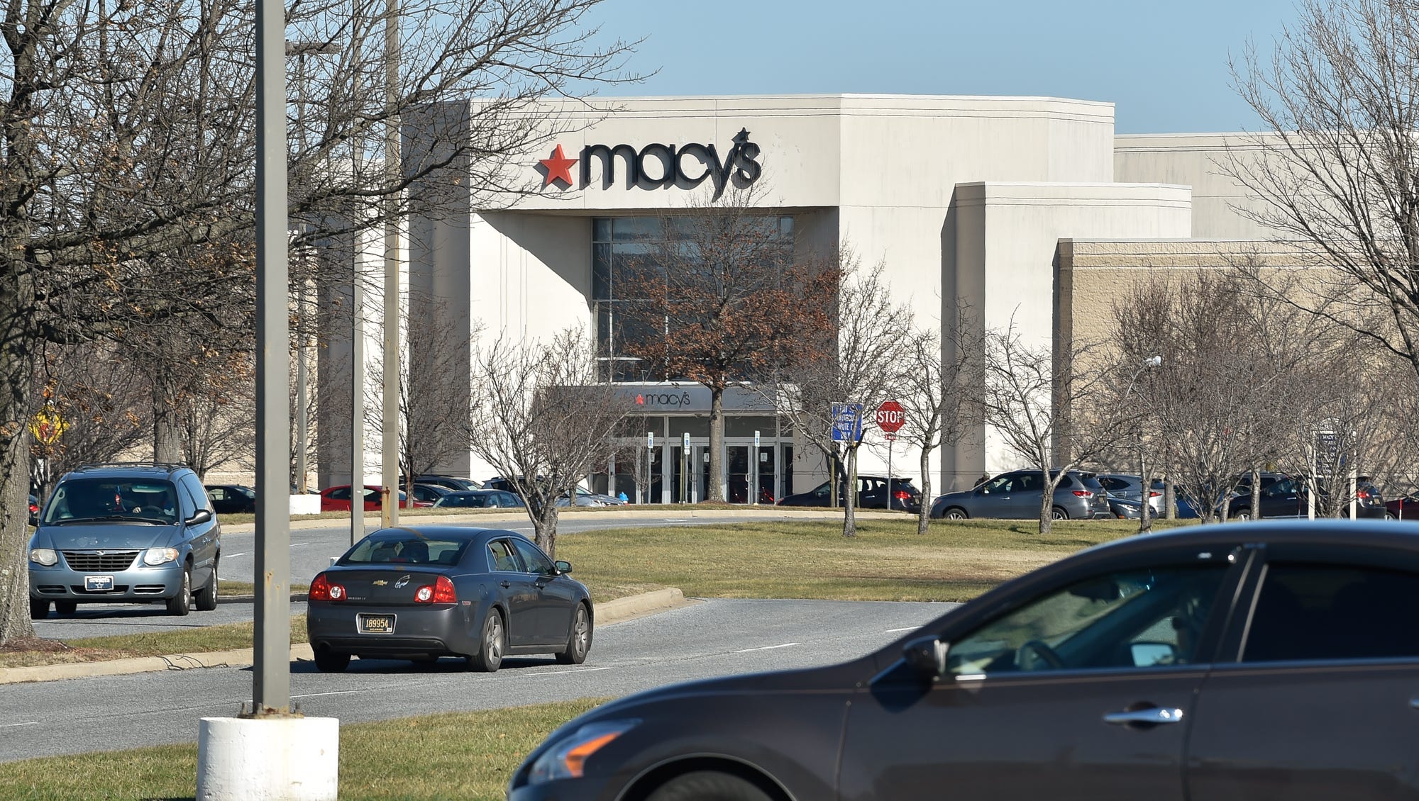 Macy's closing stores nationwide amid slumping sales