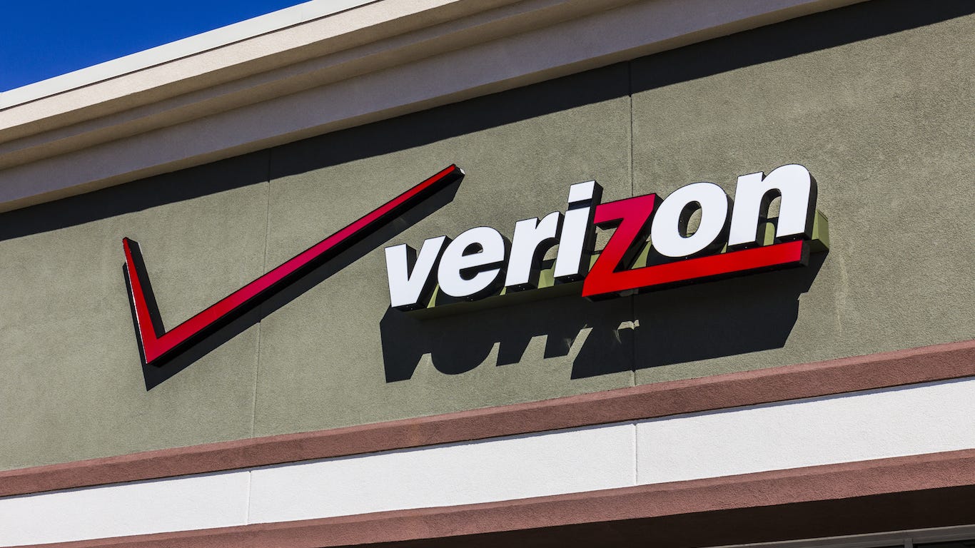 Verizon Employee Buyout More Than 10 000 Workers To Depart Company