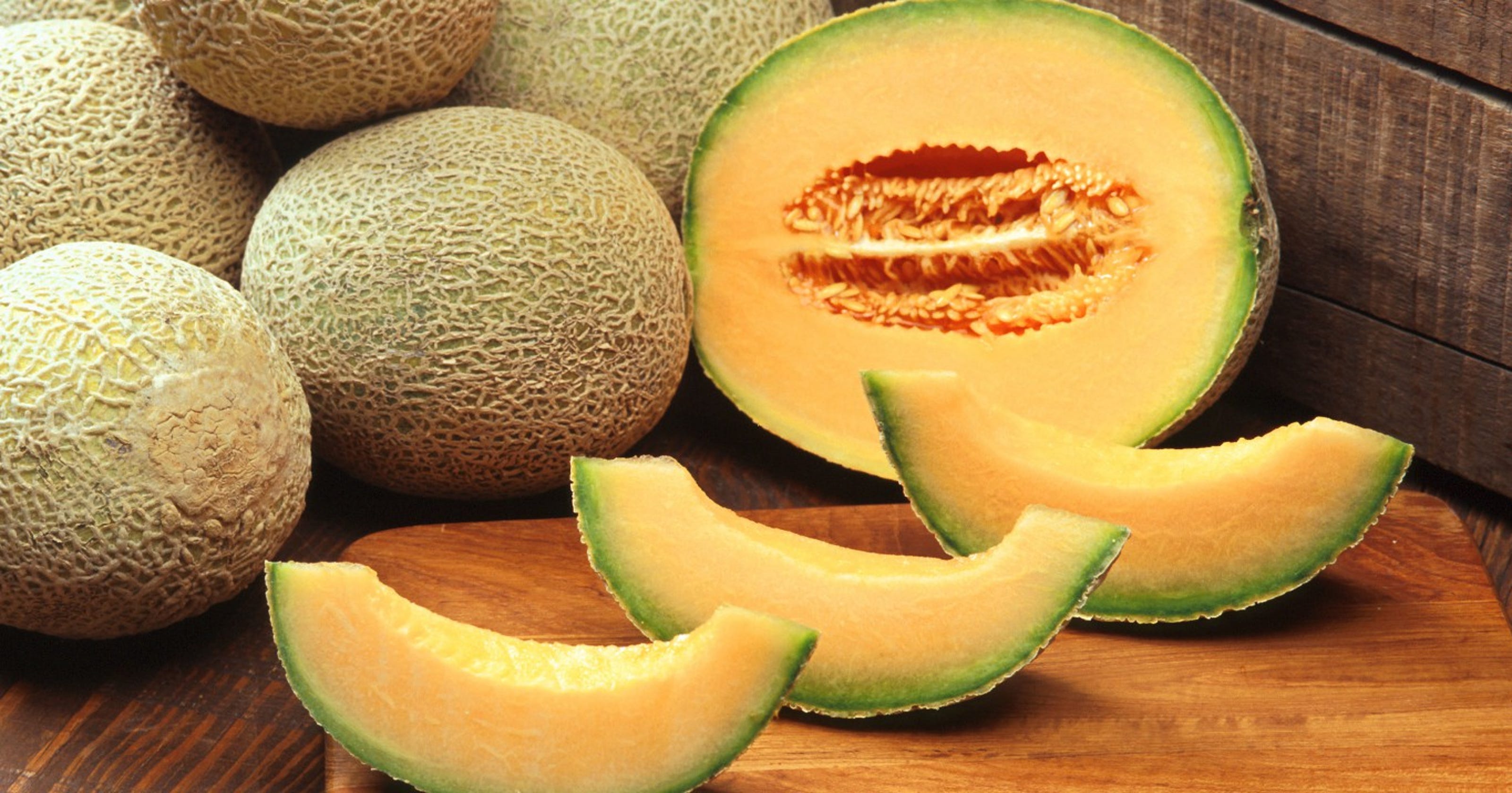 Precut melon linked to salmonella sold in Iowa