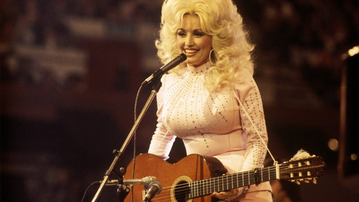 Watching These Youtubers React To Dolly Parton S Jolene Is Pure Joy