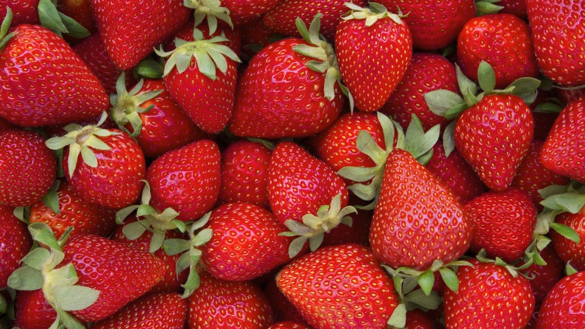 Strawberries     • Important ingredient(s):  Vitamin C and ellagic acid A recent study of strawberry extract showed that it slowed the growth of colon cancer cells. Like raspberries, strawberries are high in both vitamin C and ellagic acid, which can help prevent cancers of the skin, lung, breast, esophagus, and bladder.