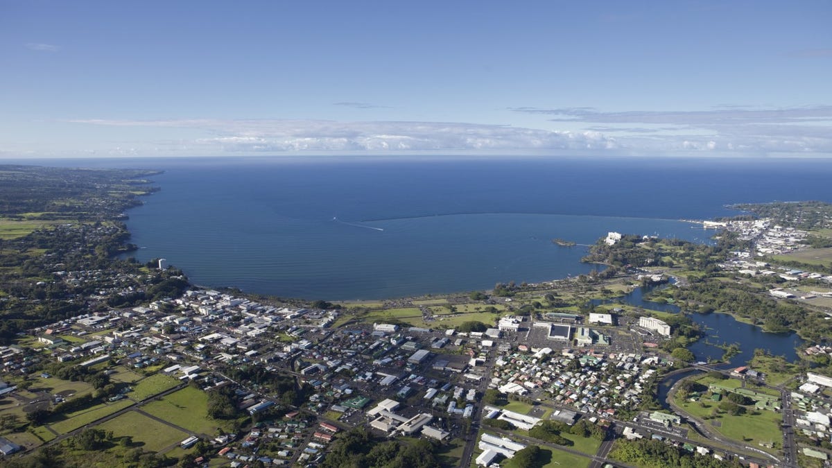 Hawaii: Hawaii County     • Median age (years):  42.8 (Hawaii: 39.4)     • Population enrolled in college:  5.0% (Hawaii: 6.5%)     • Population 18 and younger:  22.9% (Hawaii: 23.2%)     • Population 65 and older:  20.9% (Hawaii: 18.8%)     • Total population:  201,350 (Hawaii: 1,420,074)     • No. of counties considered in ranking:  4