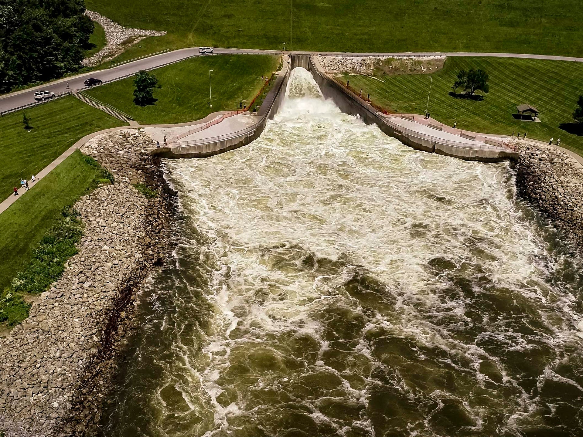 Photos Saylorville Lake spillway near maximum output