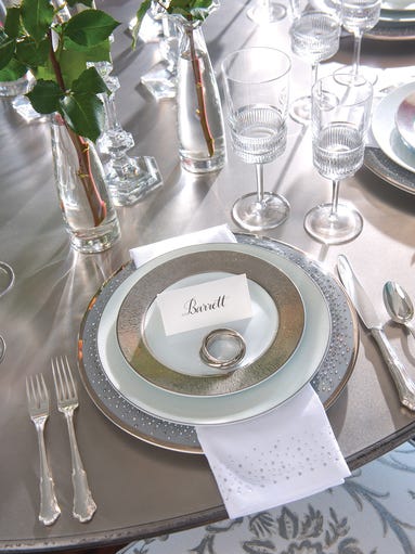 Mixing instead of matching china patterns is no longer