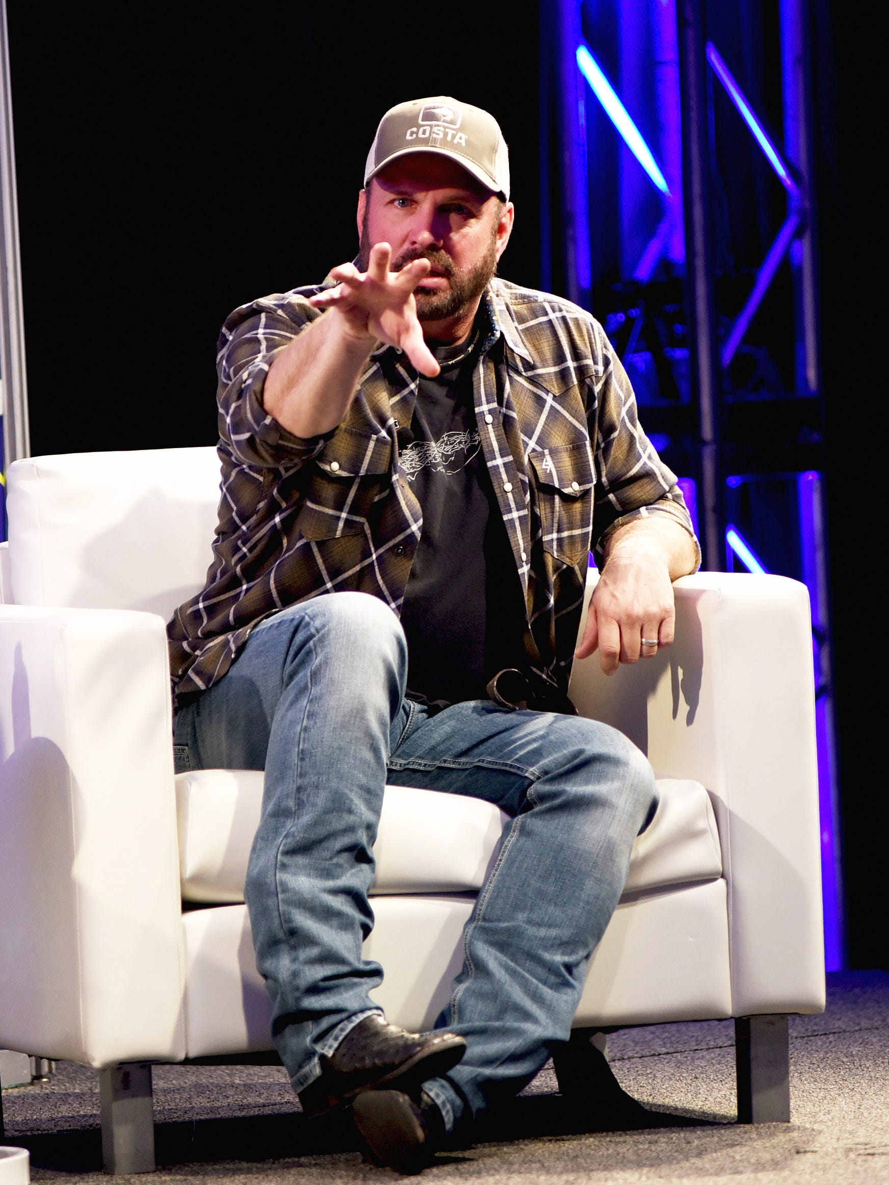Garth Brooks Explains Why He Chose Amazon Over Apple Music