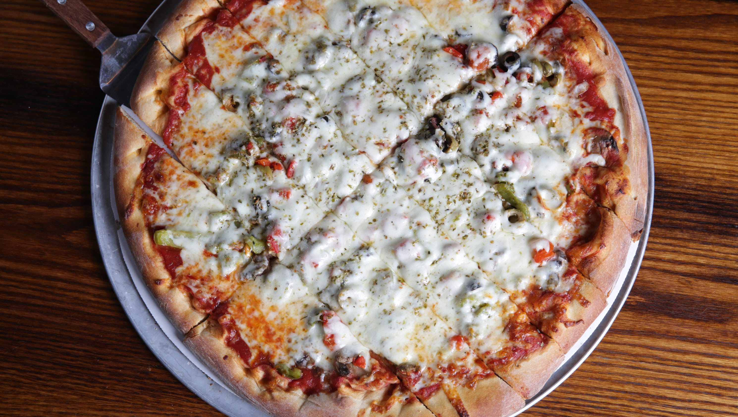 Quad Citiesstyle pizza