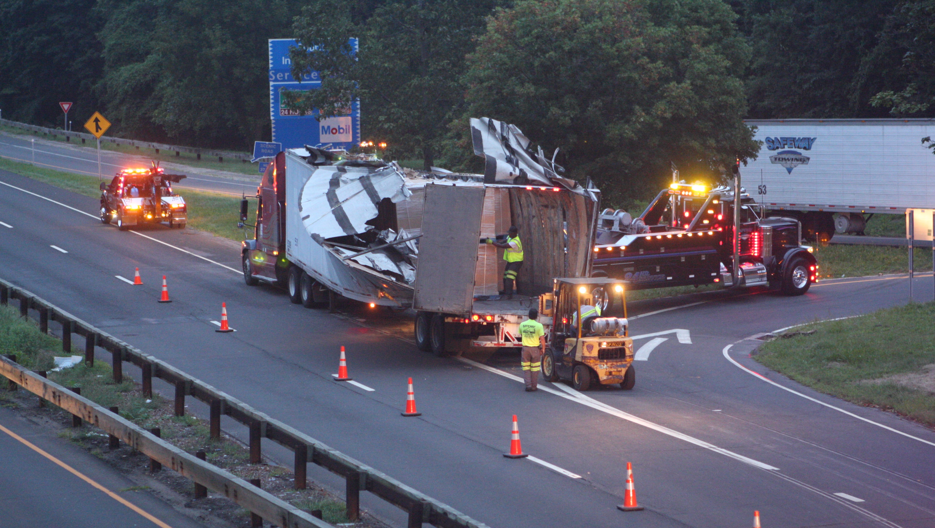Truck hits overpass on Saw Mill River Parkway
