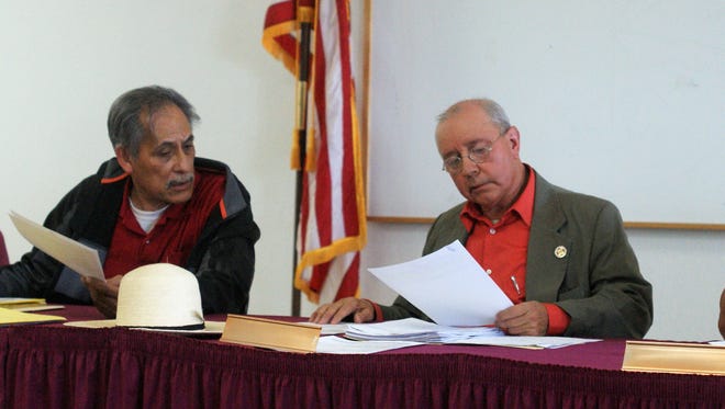 From left, Columbus Mayor Pro Tem Roberto Gutierrez and Mayor Esequiel Salas at the March 21 council meeting.