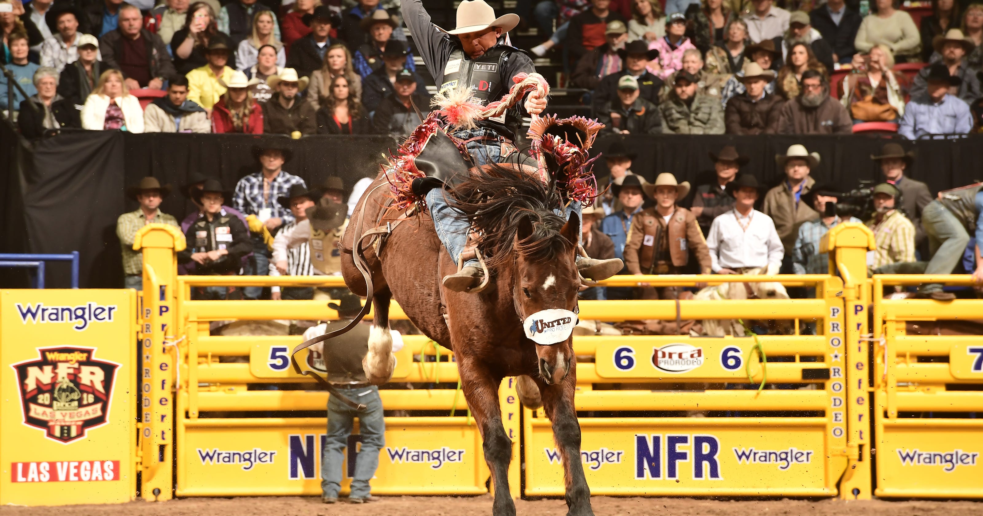 Wrights surge in saddle bronc standings