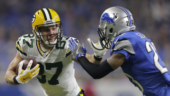 Green Bay Packers receiver Jordy Nelson tries to elude Detroit Lions cornerback Darius Slay in the third quarter Sunday, January 1, 2017, at Ford Field in Detroit.