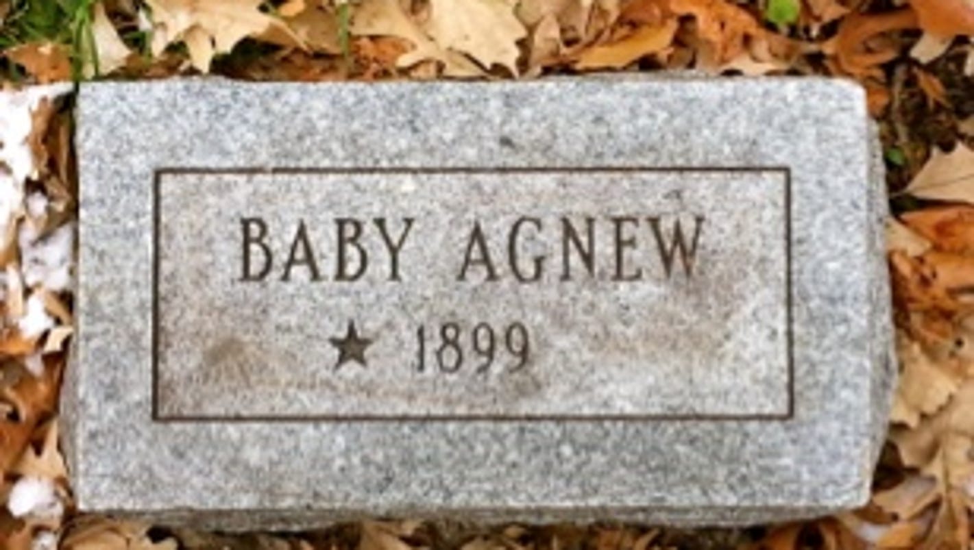 Headstones for 300 unmarked babies' graves in Des Moines