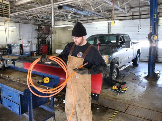 Self Serve Auto Shops Cater To Diy Mechanics