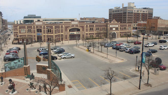 Green Bay's Redevelopment Authority is seeking proposals for  a mixed-use building on the site of the Adams Street parking lot. A second phase would tear down Baylake City Center to create a public space.
