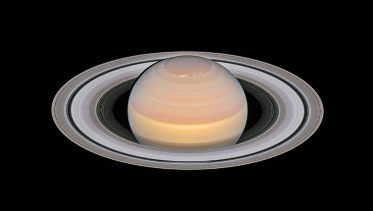 New photos of Mars and Saturn from Hubble