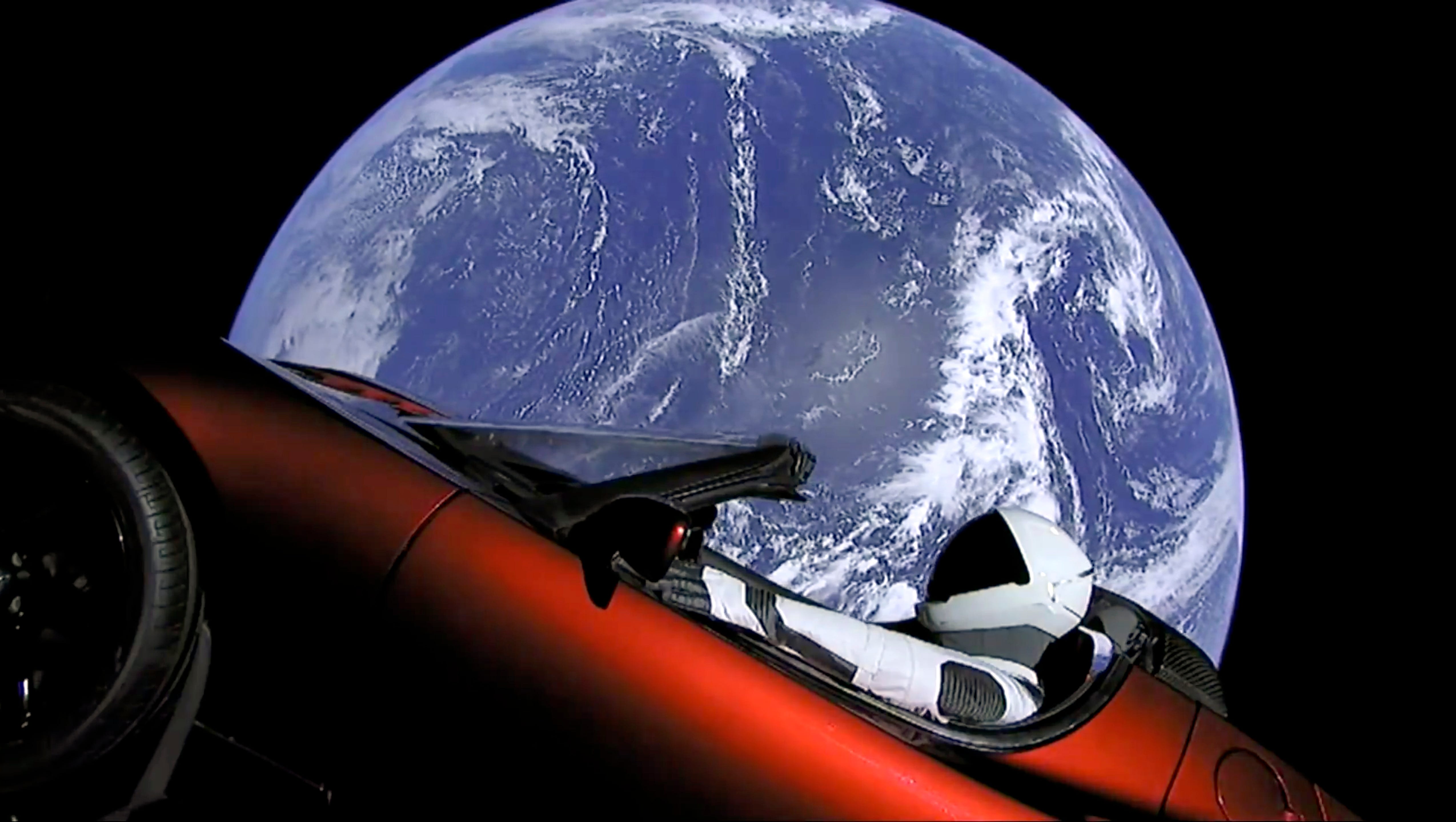 Spacex Says Elon Musk S Starman And Tesla Roadster Are Beyond Mars