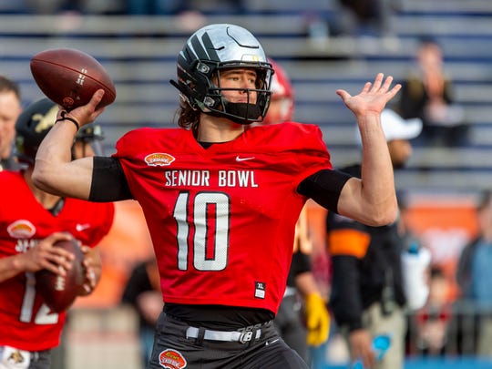 Jan 22, 2020; Mobile, Alabama, USA; South quarterback Justin Herbert of Oregon (10) throws during Senior Bowl practice at Ladd-Peebles Stadium. Vasha Hunt-USA TODAY Sports