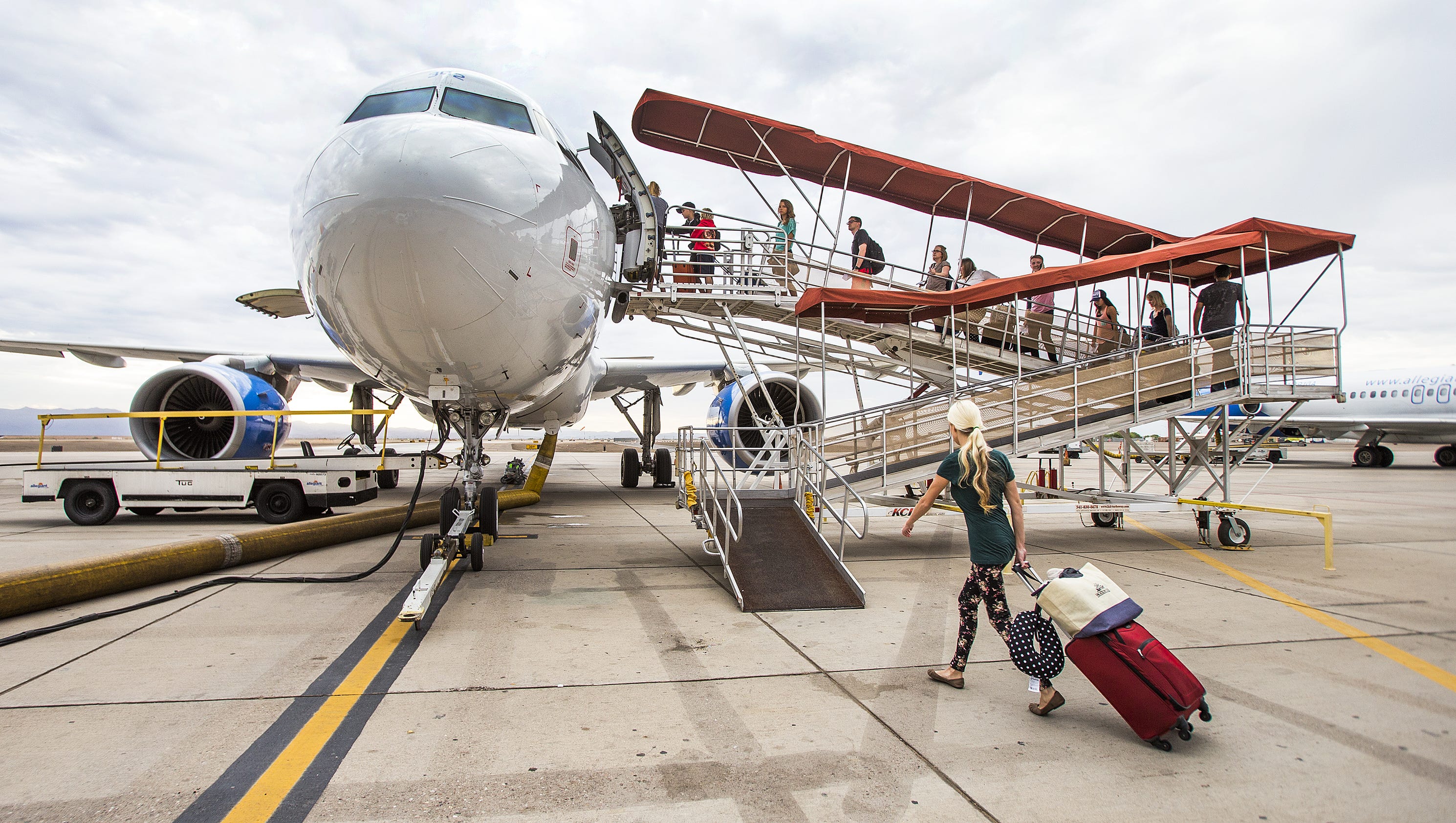 Allegiant Air raises baggage fees