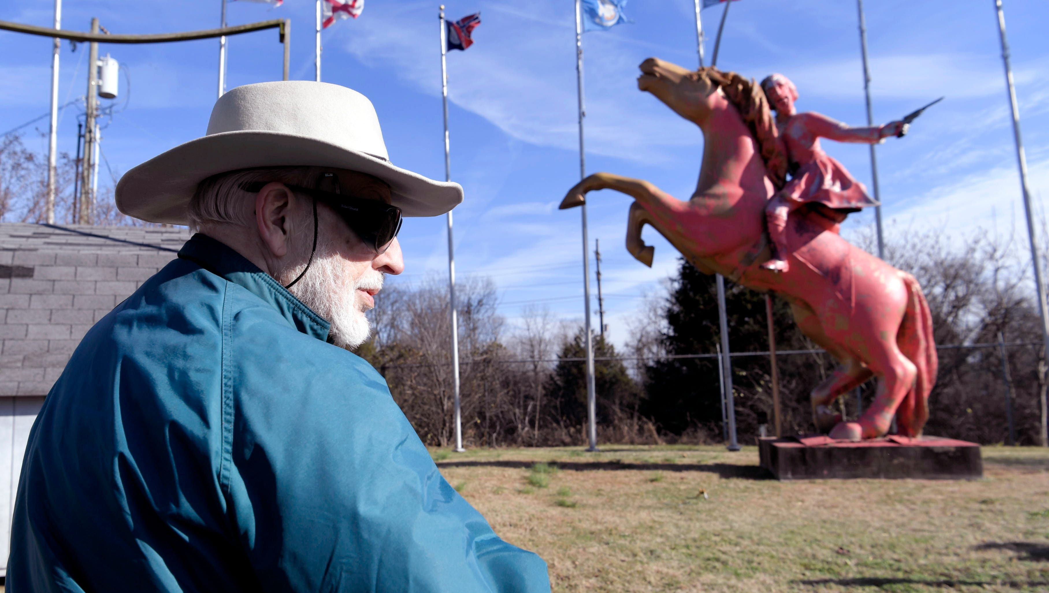 Nashville Nathan Bedford Forrest statue off I-65 painted pink, owner Bill  Dorris won't repair