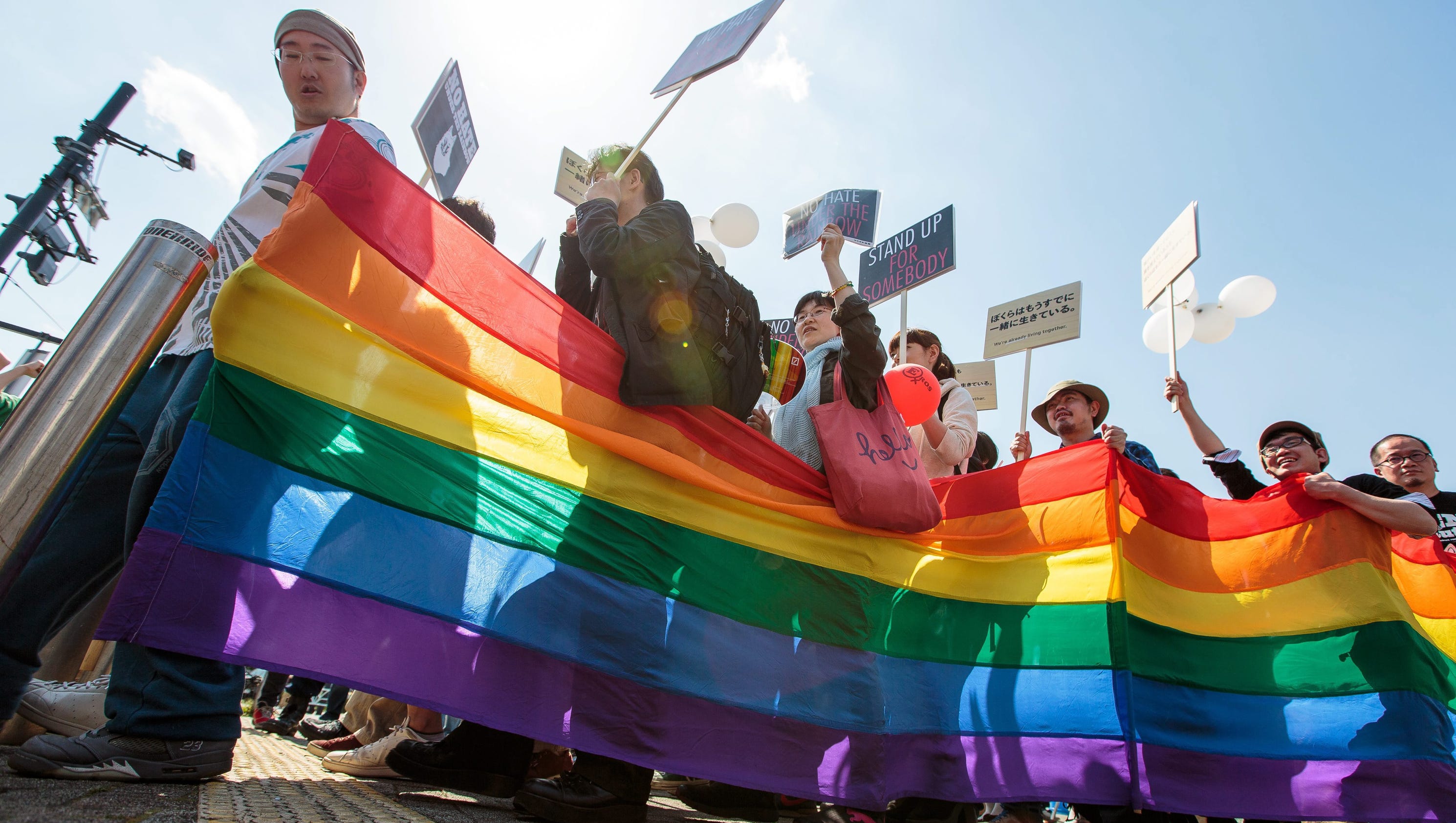 Japan belatedly joins gay rights movement3200 x 1680