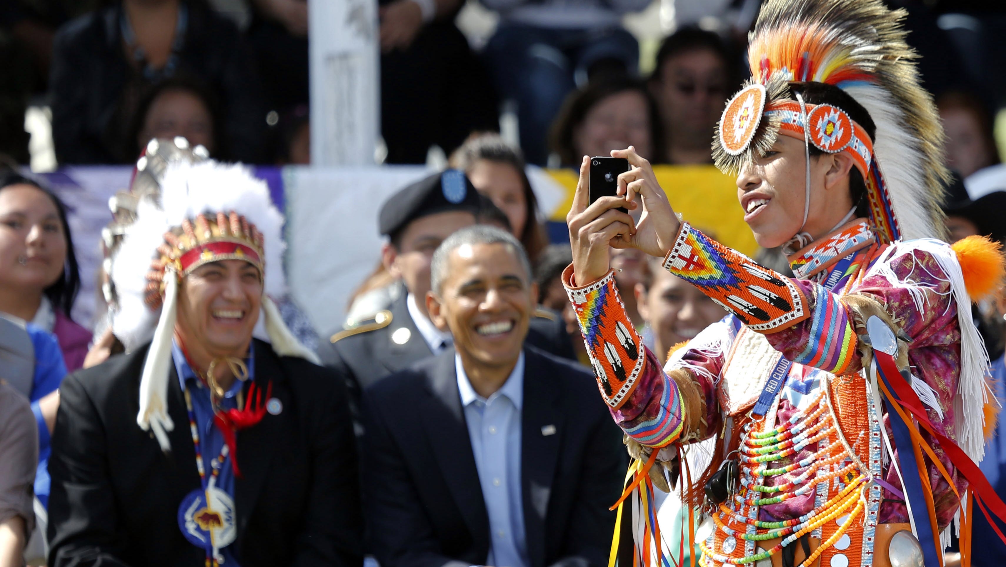 Один из коренных народов сша. Коренные жители Америки индейцы. Коренные жители Америки индейцы сейчас. Современные американские индейцы. Современные индейцы в США.