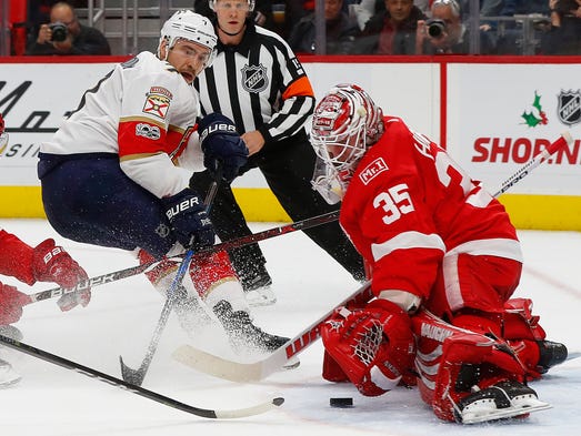 Red Wings goalie Jimmy Howard (35) stops a Panthers