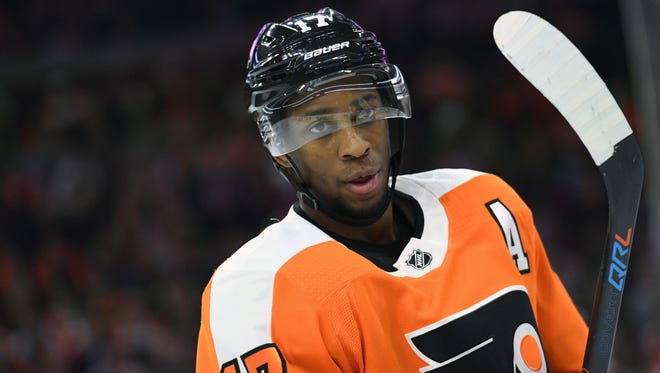Flyers 30-goal scorer Wayne Simmonds is also the team's Thanksgiving host. He cooks the turkey himself.