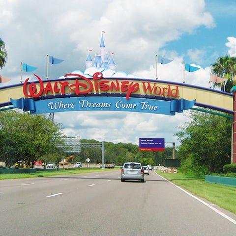 A street entrance to Disney World in Florida showi