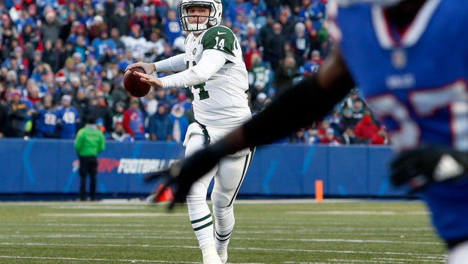 New York Jets quarterback Sam Darnold (14) winds up to throw a touchdown pass to Robby Anderson during the second half of an NFL football game against the Buffalo Bills, Sunday, Dec. 9, 2018, in Orchard Park, N.Y. (AP Photo/Jeffrey T. Barnes)