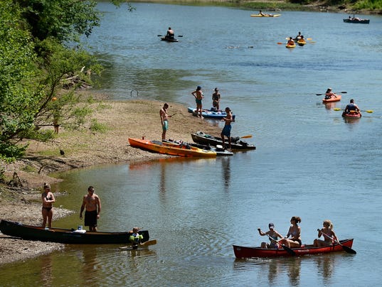 Canoeing and kayaking makes splash on Harpeth River