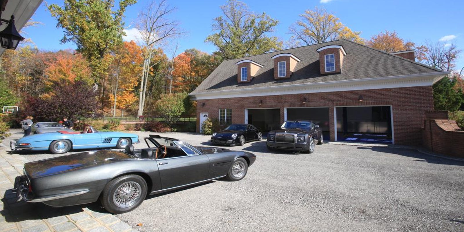 How To Sell A House With 16 Car Garage