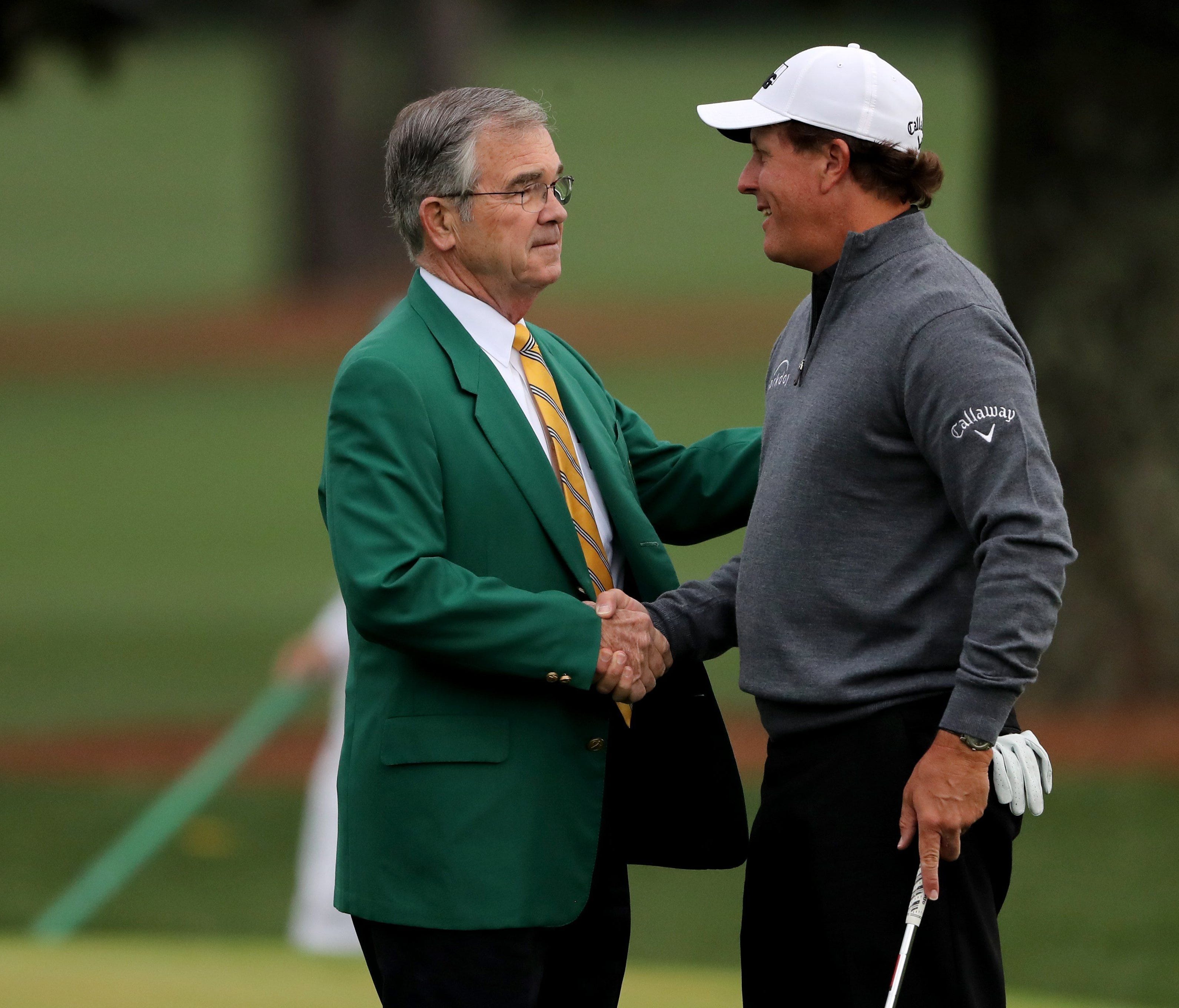 Billy Payne, the chairman of Augusta National Golf Club, shakes hands with Phil Mickelson on Wednesday.
