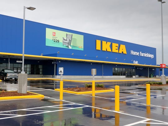 Das Oak Creek IKEA bereitet sich darauf vor, bis zum 30. September eine Möglichkeit zum Essen im Freien hinzuzufügen.