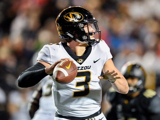 Missouri quarterback Drew Lock (3) passes against Vanderbilt